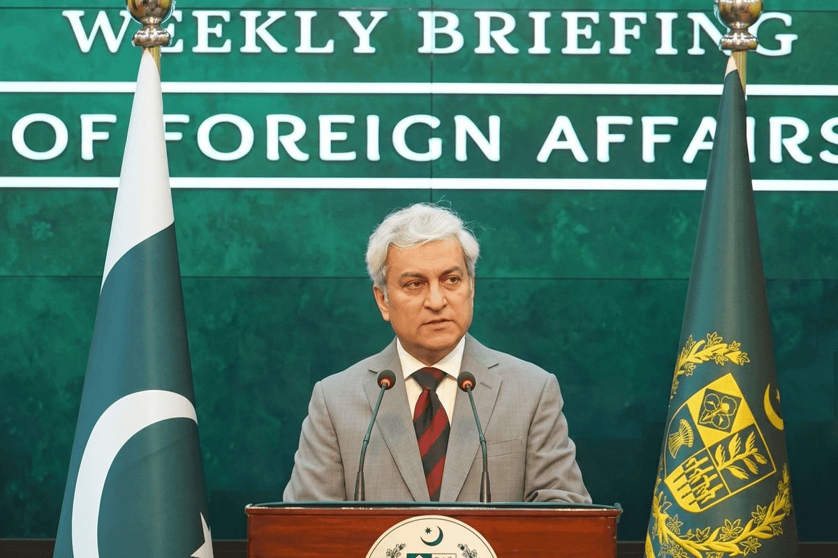 Pakistan optimistic as US-Iran diplomatic channel remains open, urges immediate reopening of Strait of Hormuz