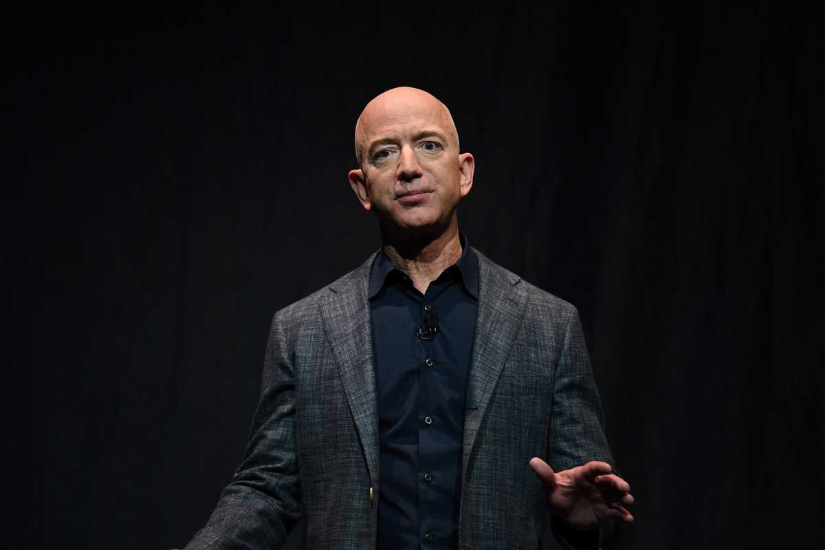 Bezos sees no threat from Musk-Trump ties in space race