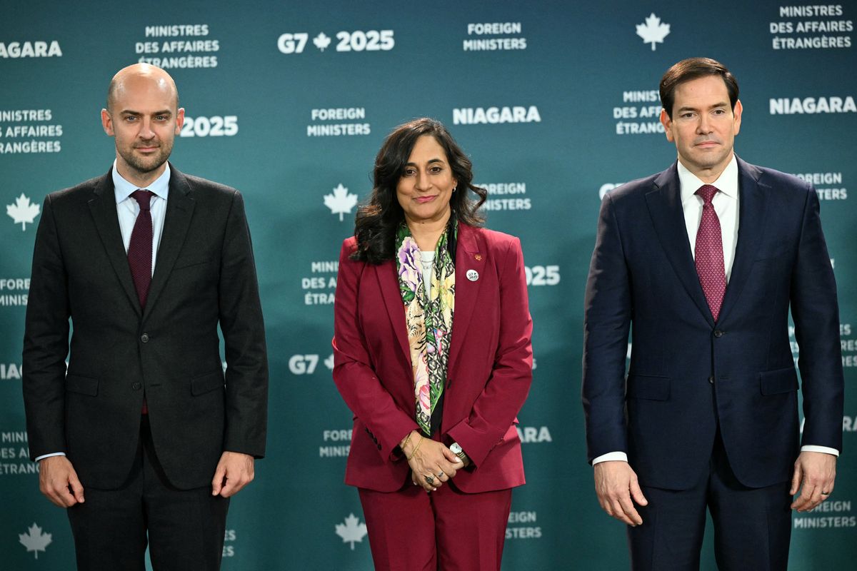 French foreign minister says US military operations in Caribbean violate international law