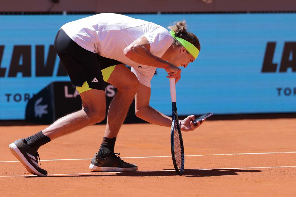 The camera never lies: electronic line calls in focus again as Zverev takes photo of ball mark