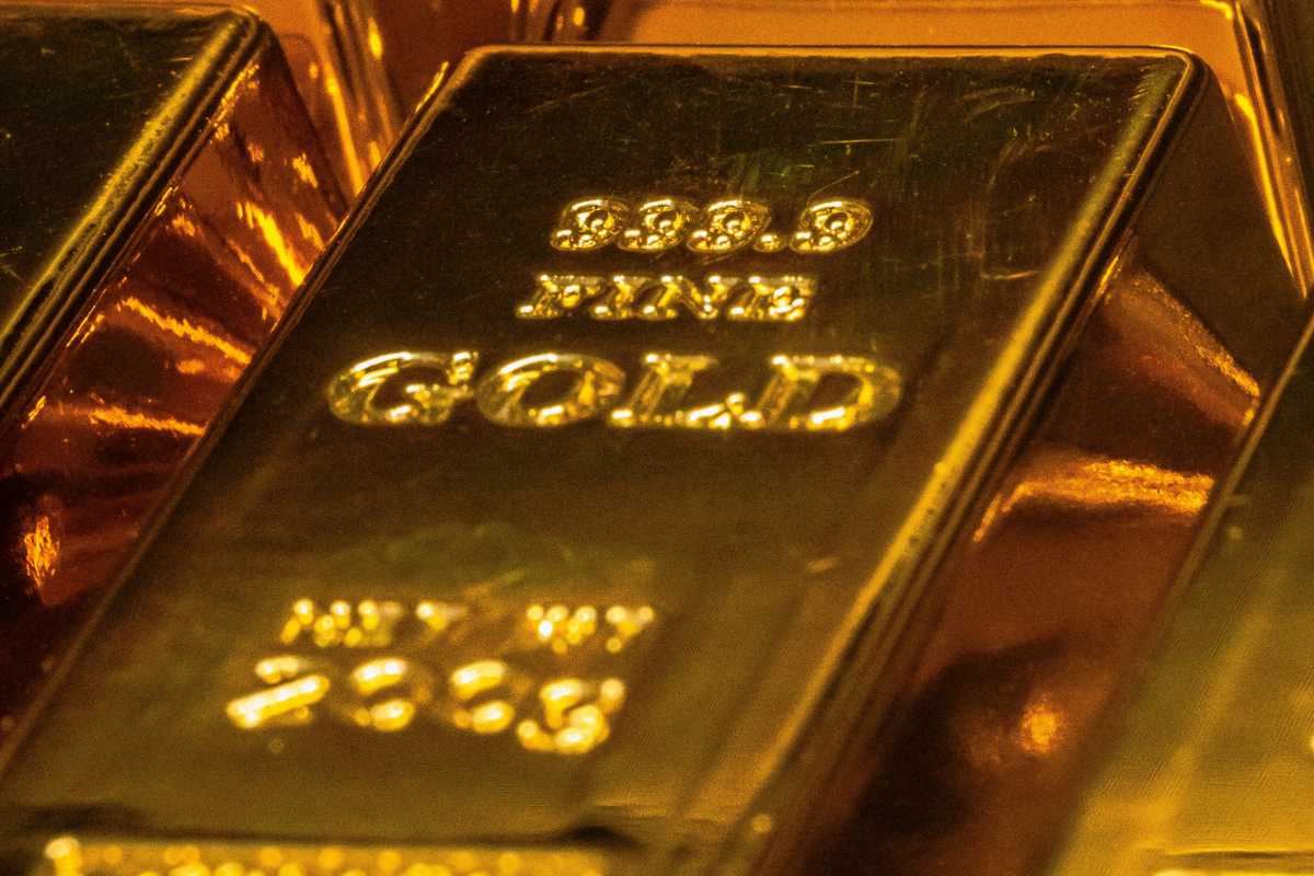 Goldman Sachs sees gold prices at $4,900 by 2026 end