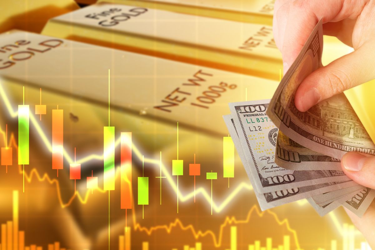 Gold holds near record high as markets await US economic data