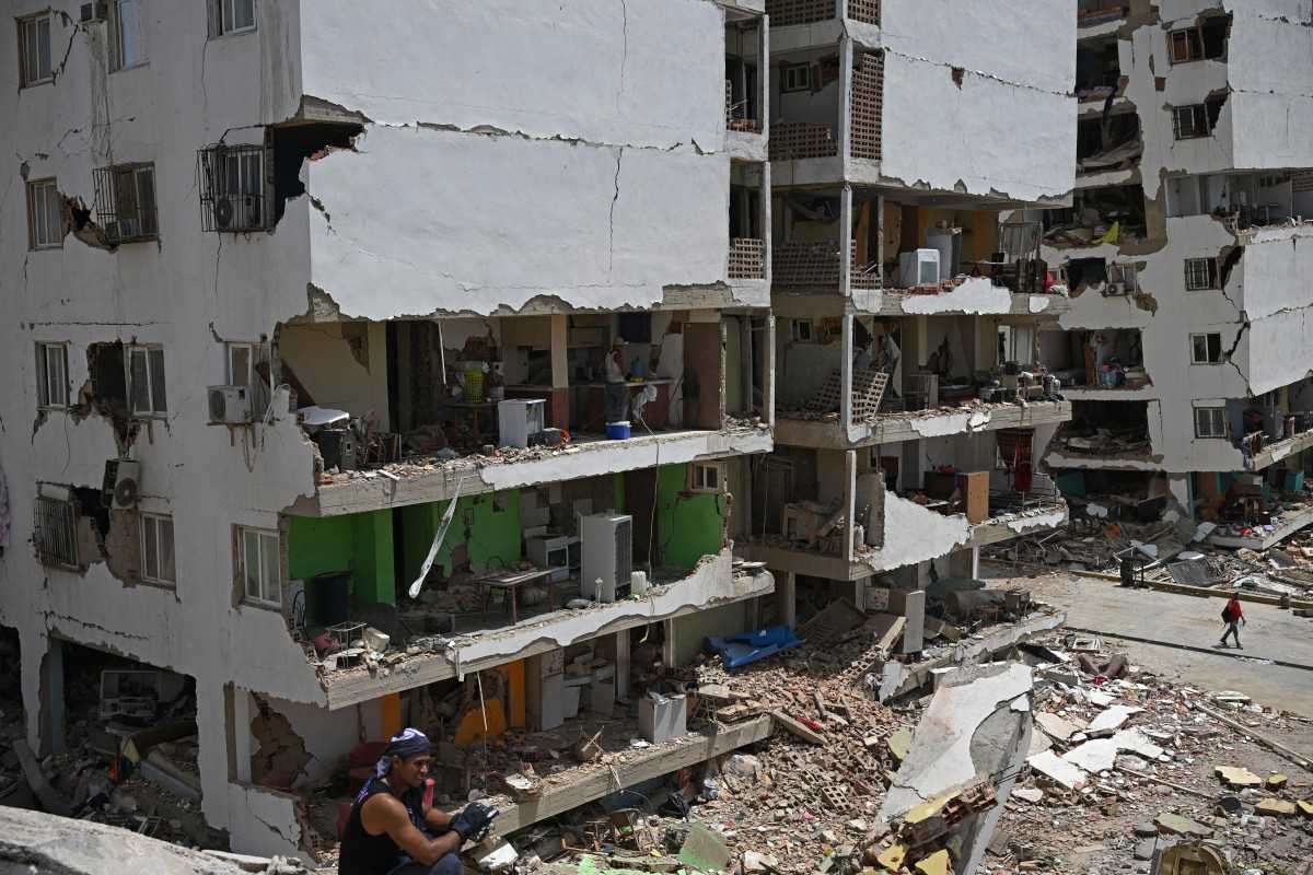 Venezuela earthquake death toll hits 920, over 50,000 missing
