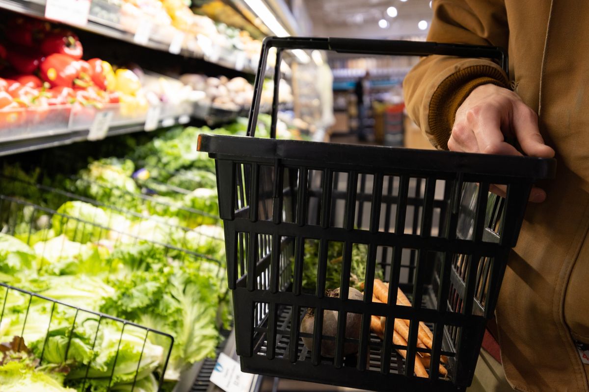 Pakistan’s weekly inflation drops 0.83% as food prices decline