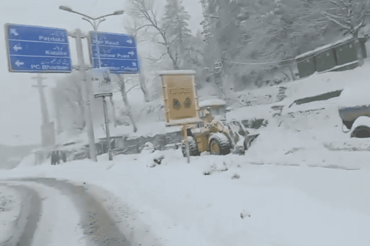 Pakistan's authorities restrict Murree access after heavy snowfall