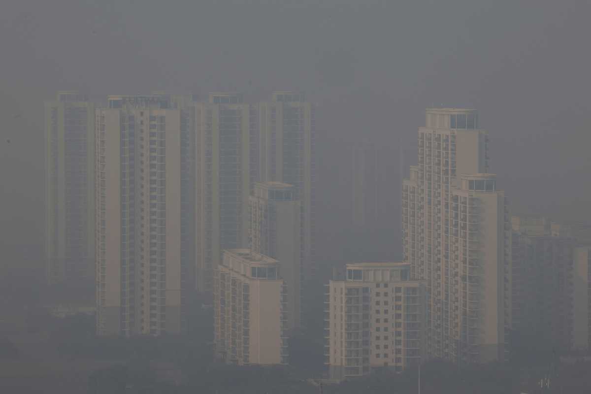 Strict vehicle restrictions ordered by court in smog-choked Delhi