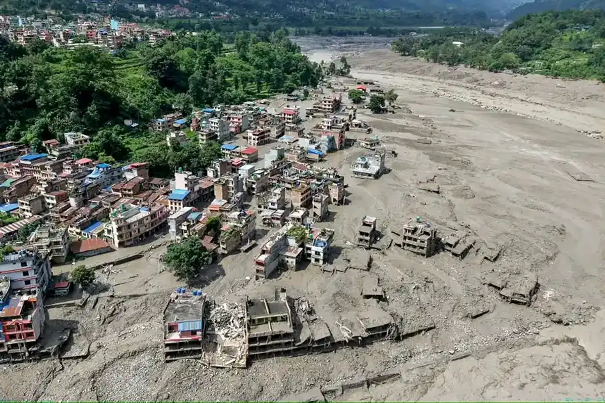 Fresh flood warnings issued for Nepal and Tibet as death toll rises to 392 with 1,400 still missing