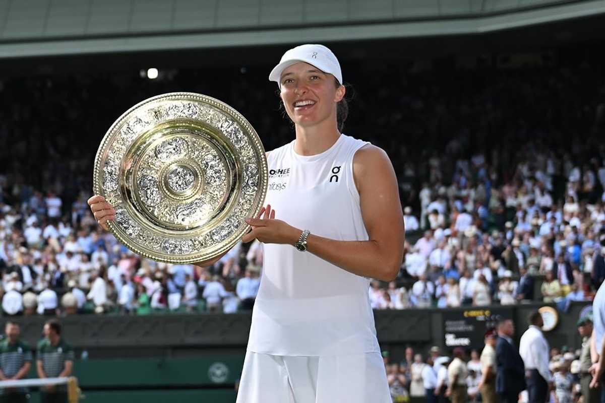 Swiatek thrashes Anisimova 6-0 6-0 to win Wimbledon title
