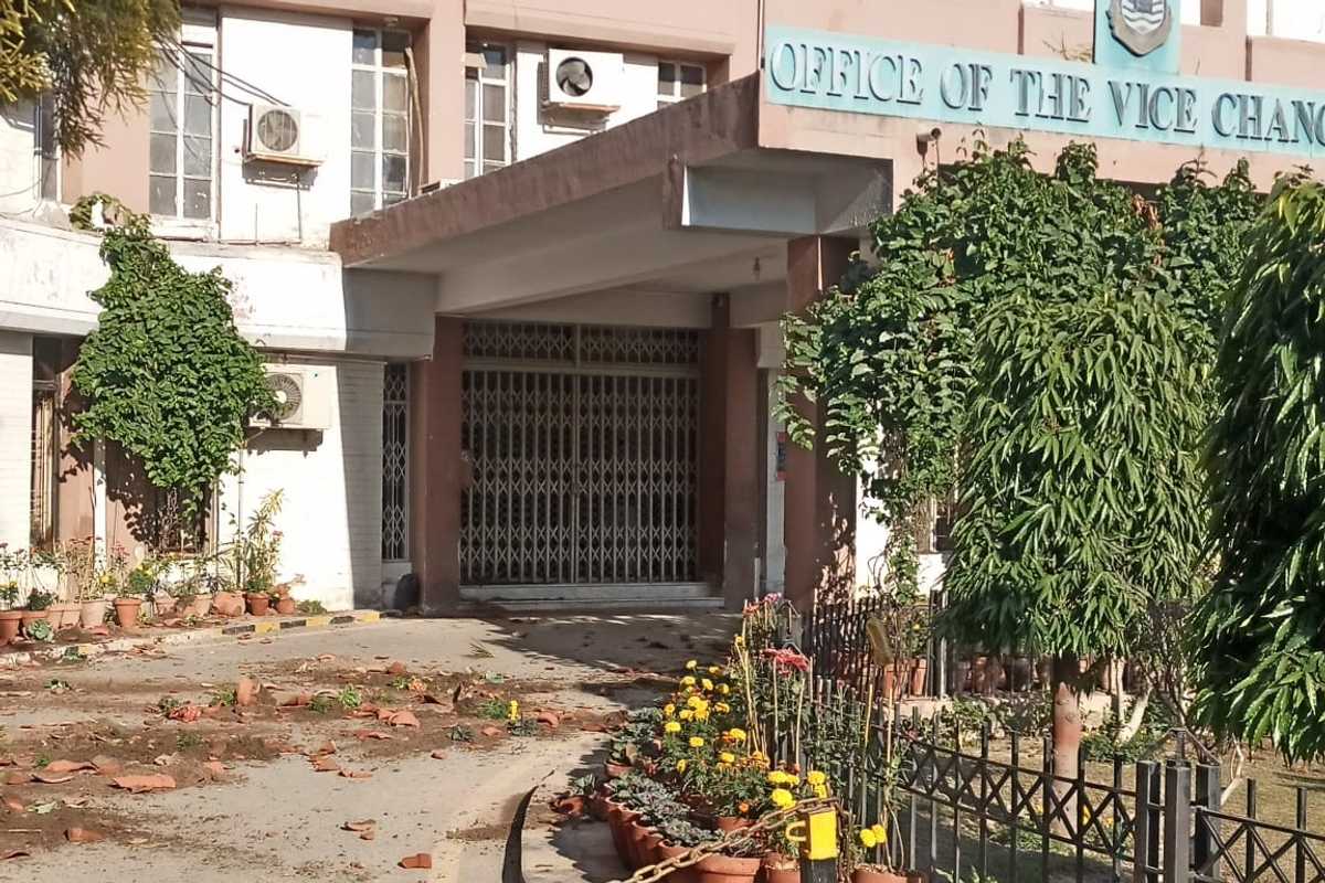 Student dies in alleged shooting at Pakistan university