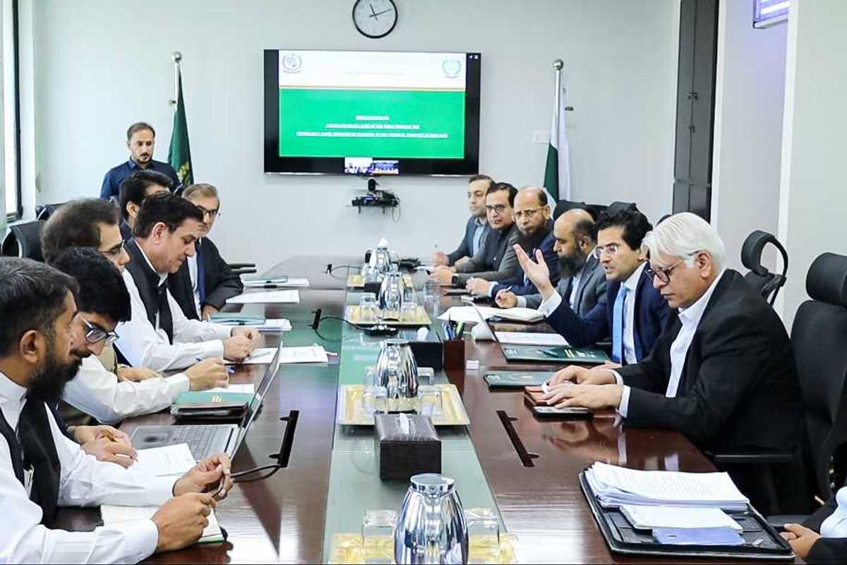 Federal and KP governments discuss security for oil and gas exploration