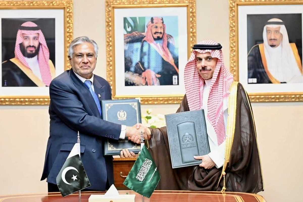 Pakistan, Saudi Arabia Sign Visa Waiver for Diplomatic Passports, Reaffirm Strategic Ties