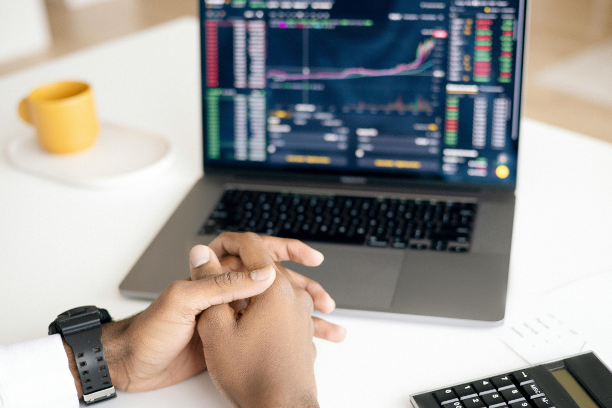 How have Pakistan and India's stock markets fared amid rising tensions?