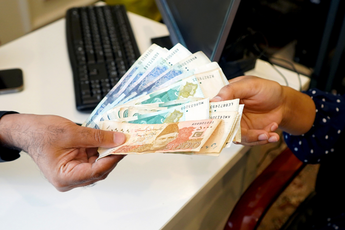 Pakistan’s bank deposits rise 13% in October as lending continues to shrink