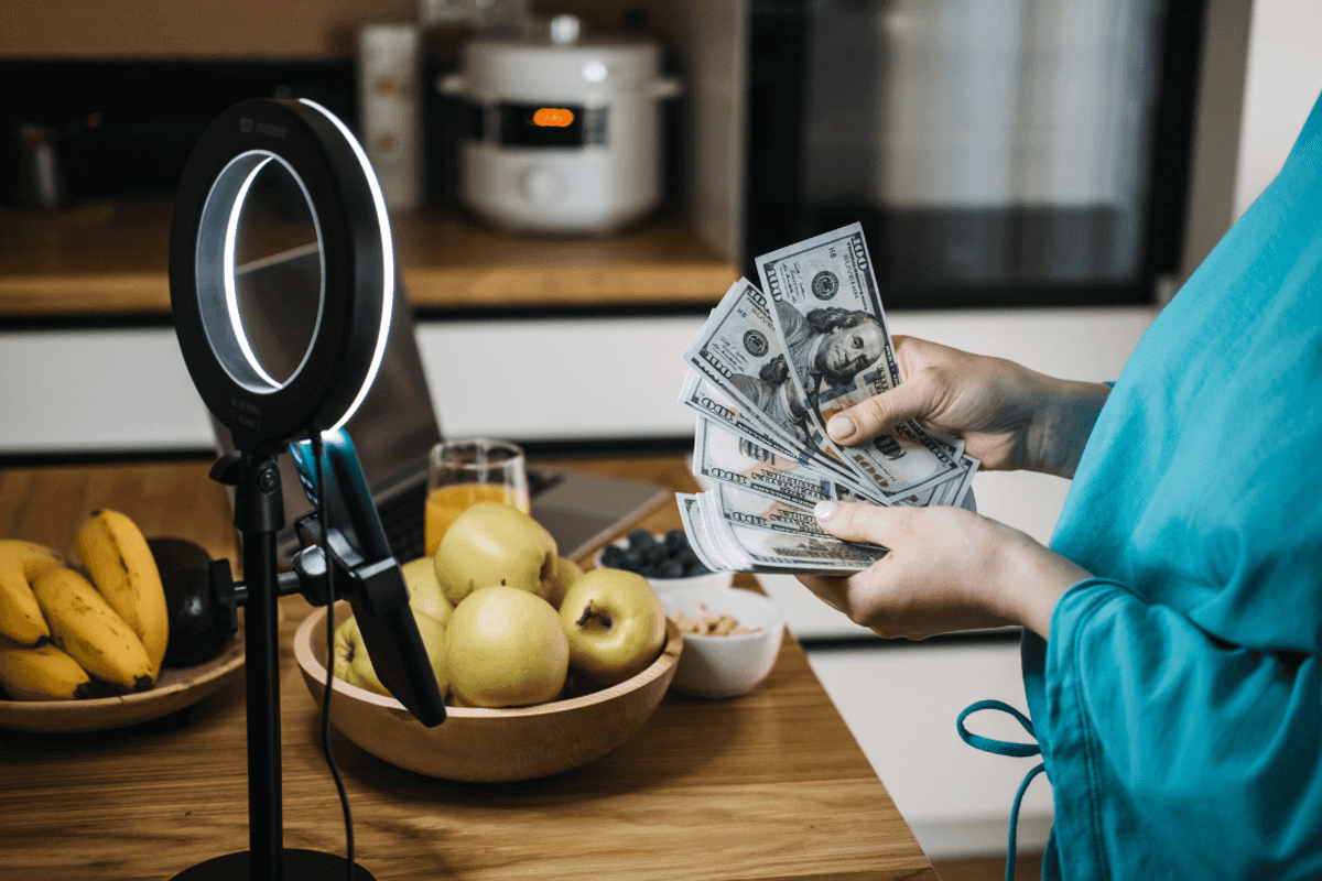 FBR sends notices to 30 Pakistanis for evading tax while flaunting wealth online