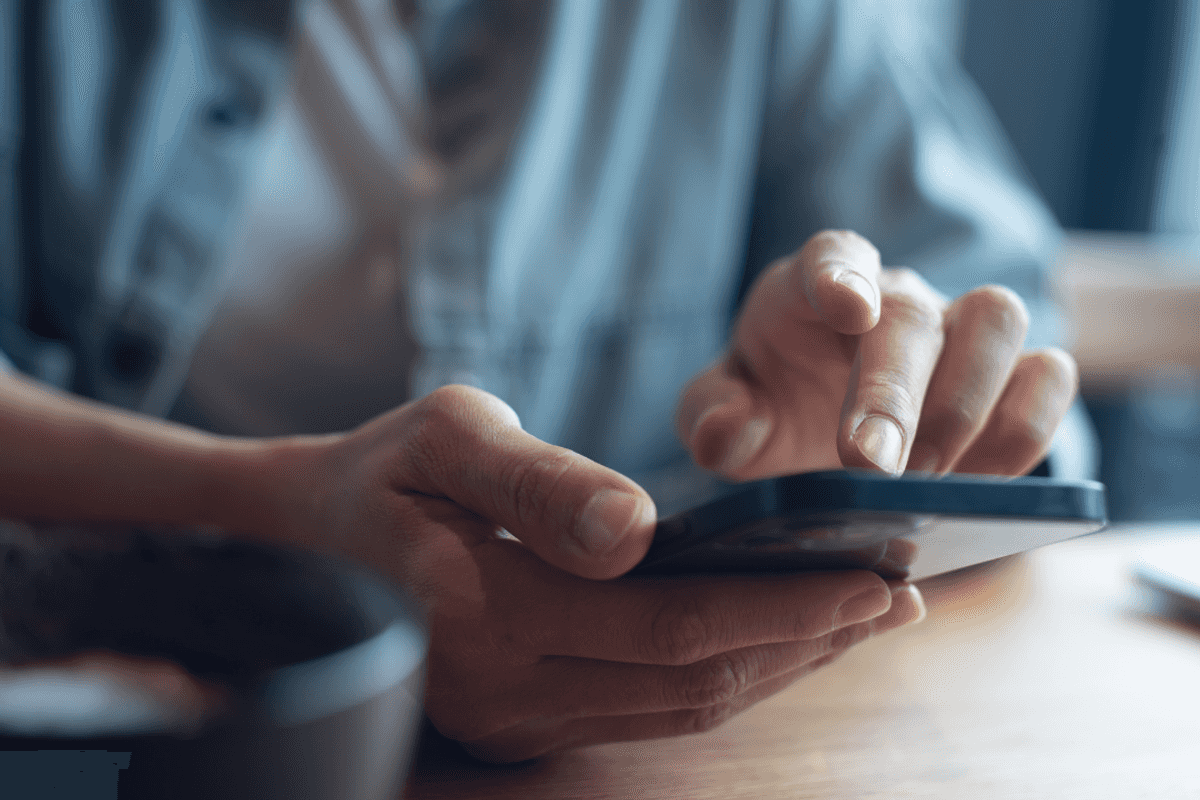 Pakistan mobile phone output rises 8% in November