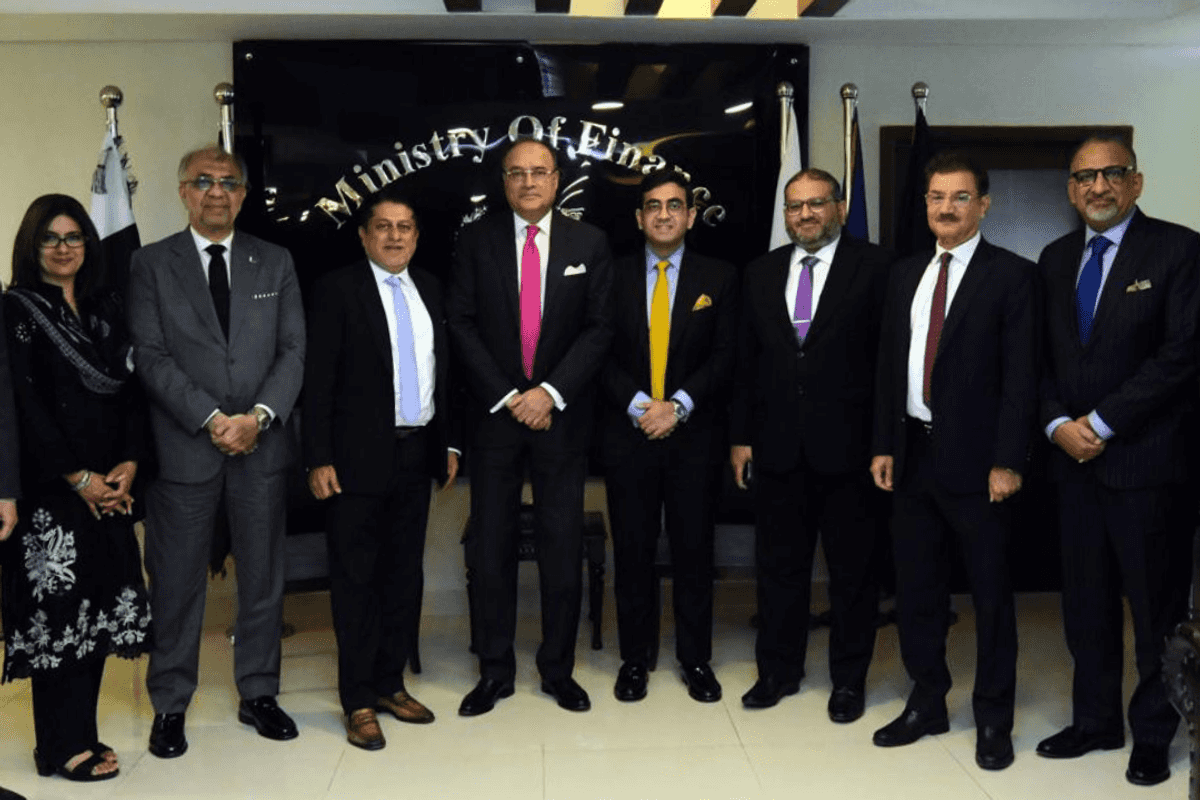 Pakistan finance minister discusses savings reforms with mutual funds' body