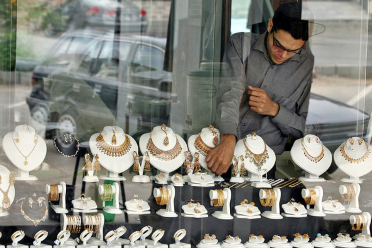Pakistan weighs creation of national gold bank