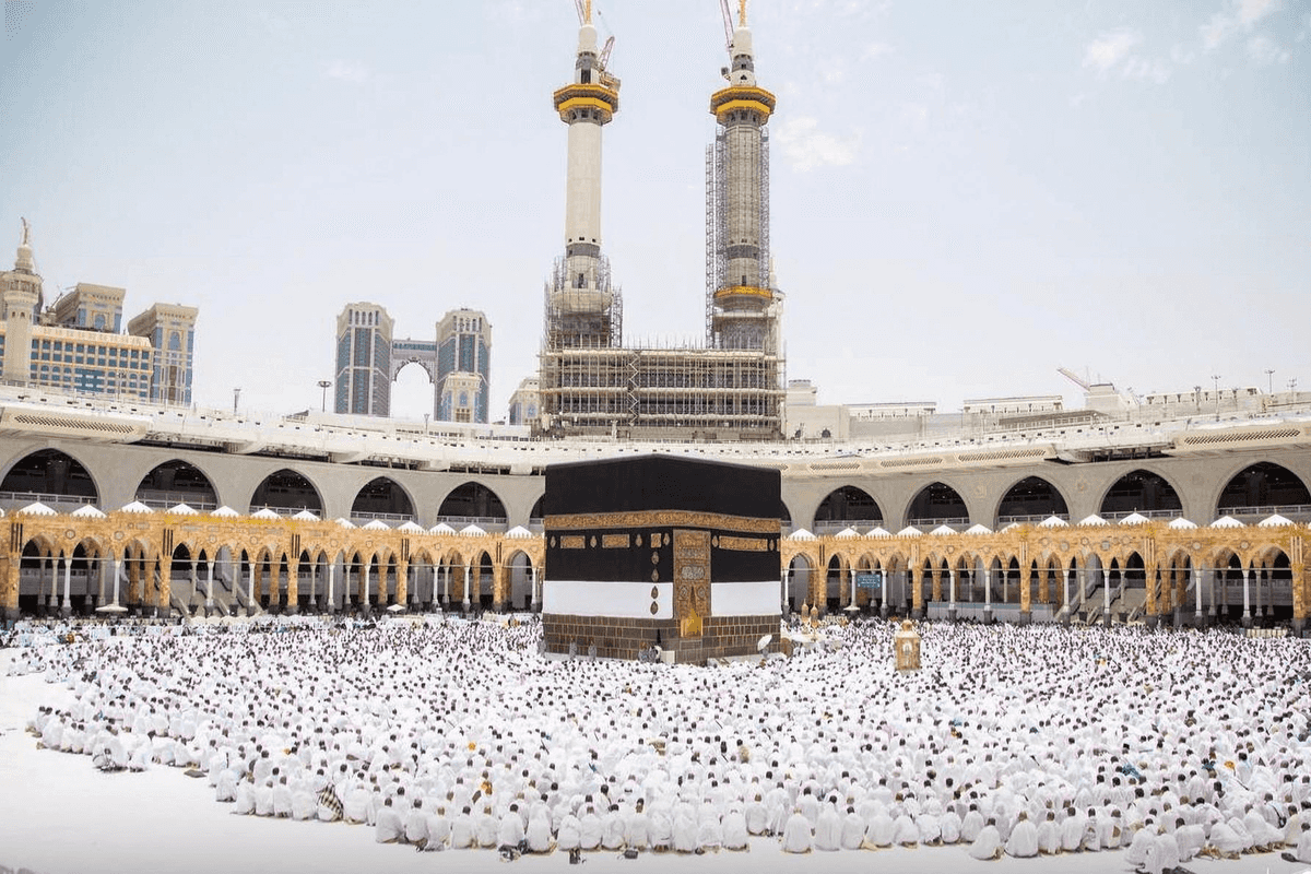 Pakistan PM orders probe into fund transfer error that led to thousands missing Hajj