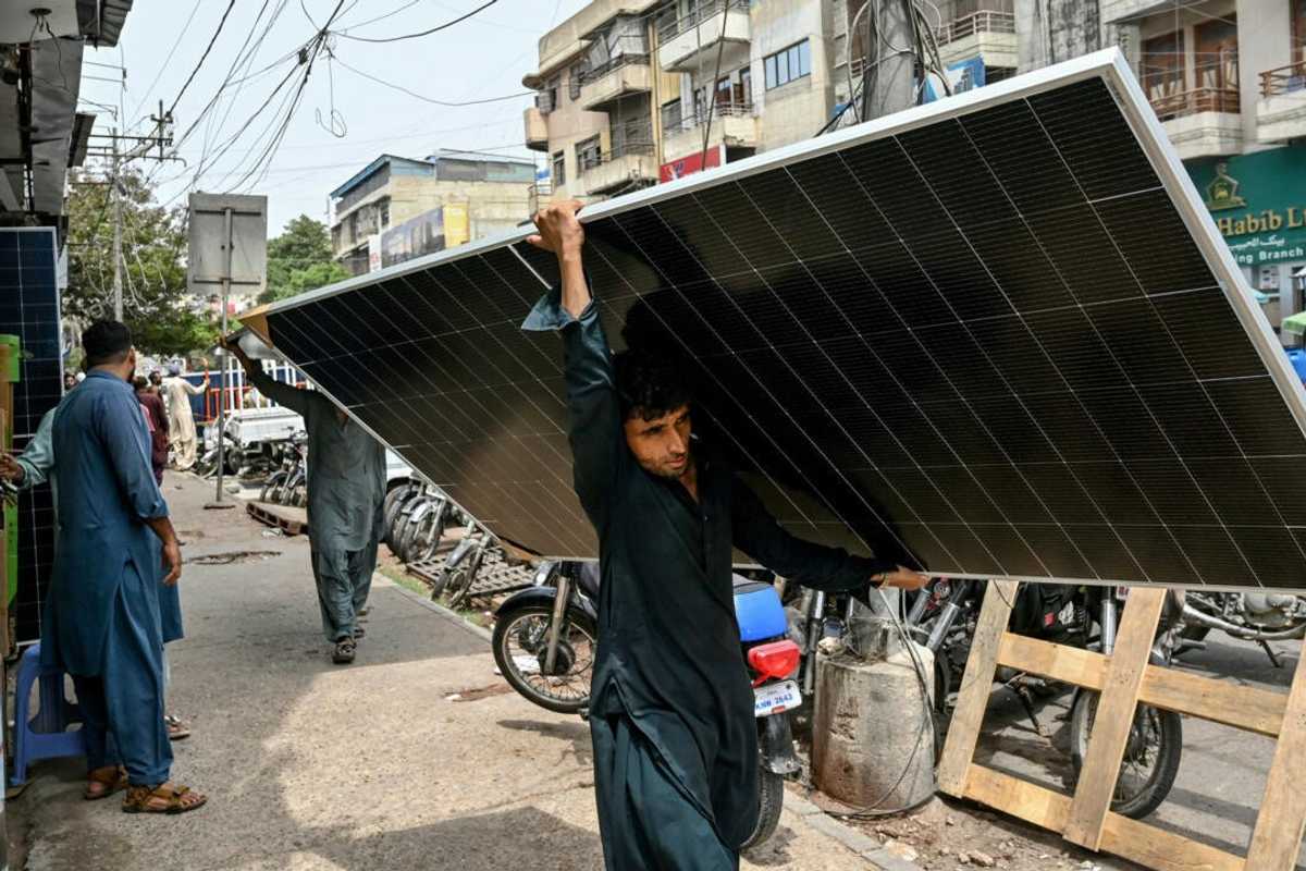 Why did Pakistan overhaul its rooftop solar rules?