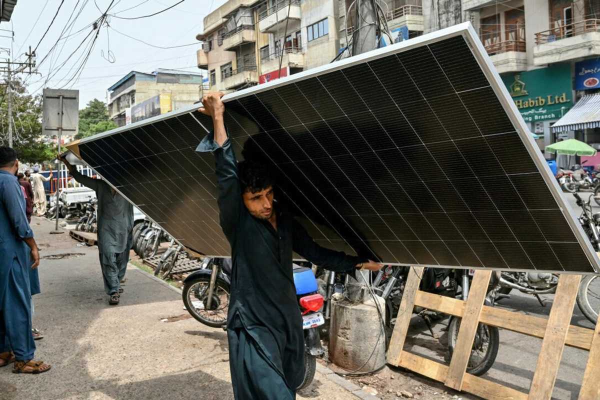 Pakistan's quiet solar rush puts pressure on national grid