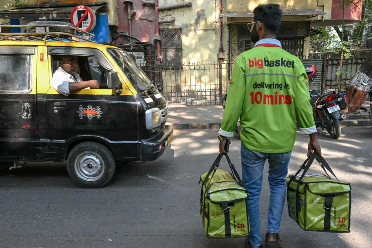 In India's congested cities, delivery apps cash in