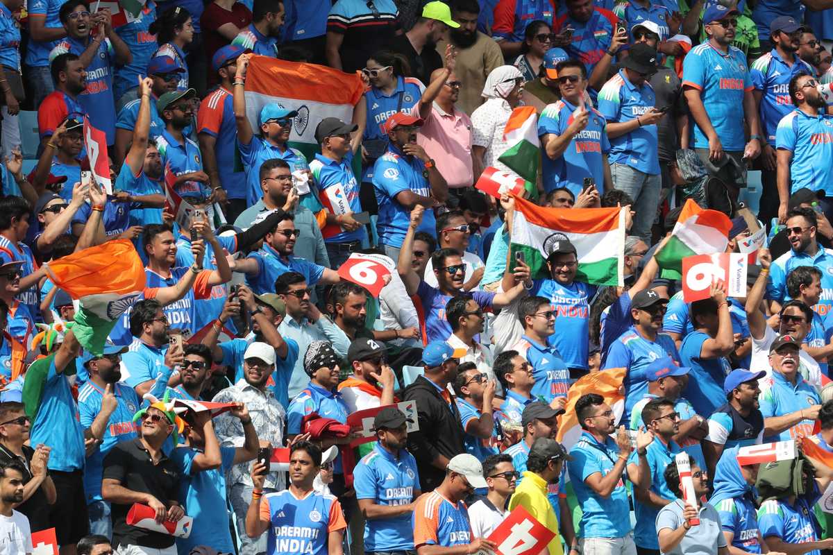 Cricket fever unites fans as Pakistan and India clash in Dubai