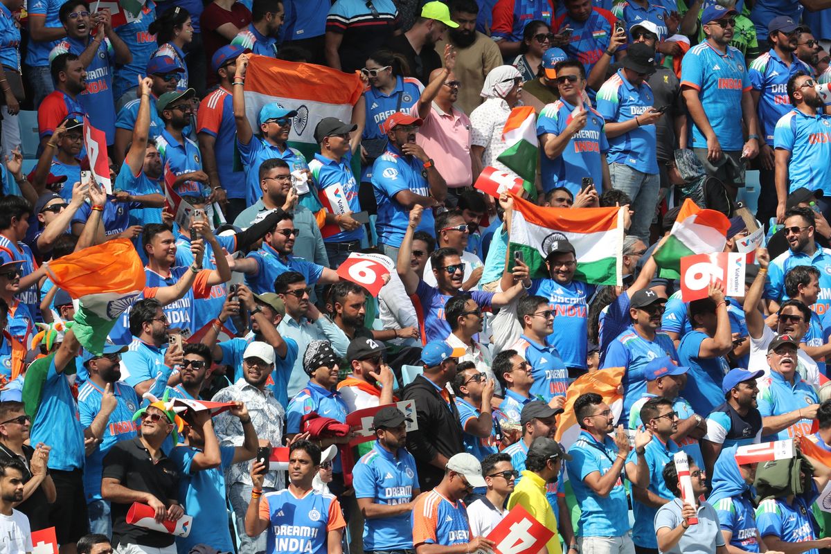 Cricket fever unites fans as Pakistan and India clash in Dubai