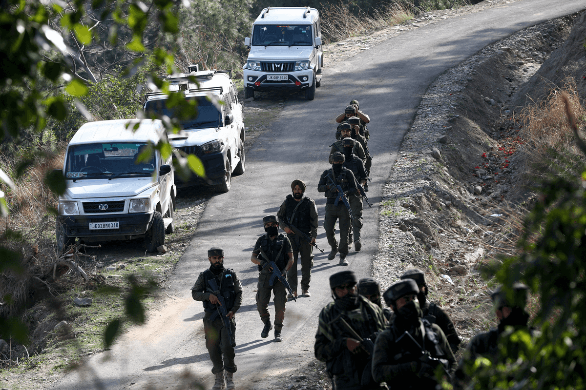 Indian teams defuse bombs in Kashmir border areas