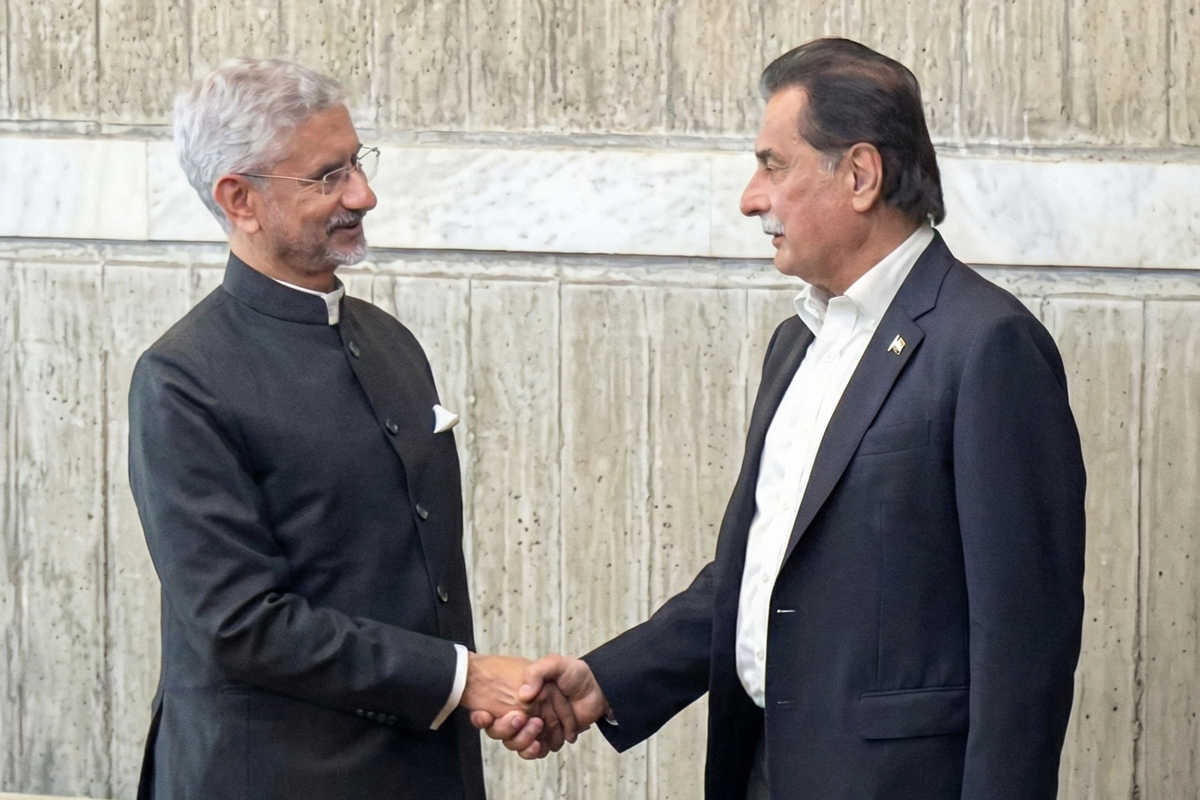 Pakistan speaker, India’s Jaishankar hold brief meeting in Dhaka during Khaleda Zia funeral visit