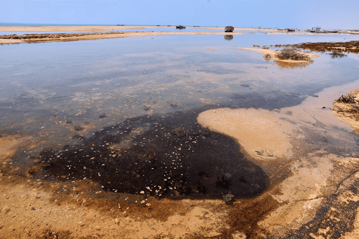 Iran calls for compensation after Hormuz oil spill reaches Qeshm island