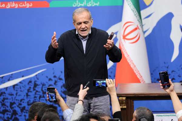Iran says 'ball in US court', but ready for talks or war
