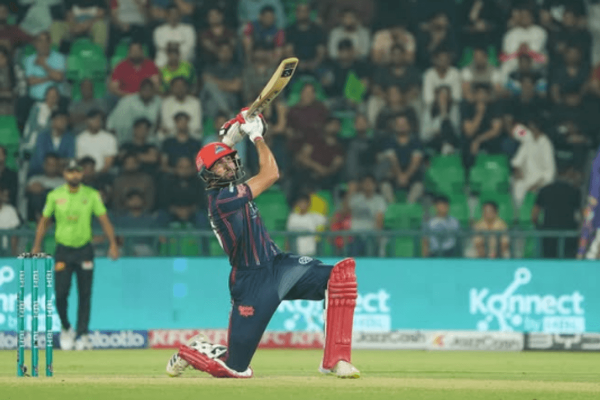 Irfan Khan’s late blitz powers Karachi Kings to thrilling win over Qalandars