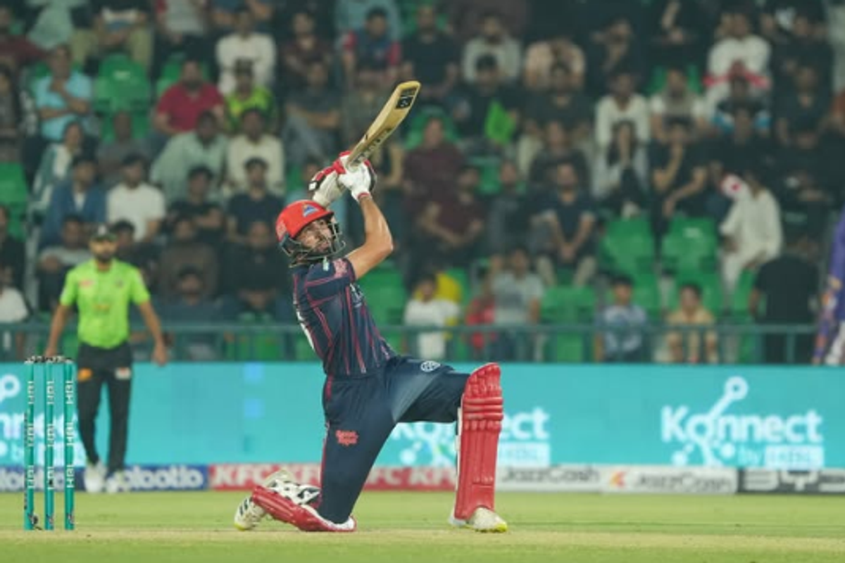 Irfan Khan’s late blitz powers Karachi Kings to thrilling win over Qalandars