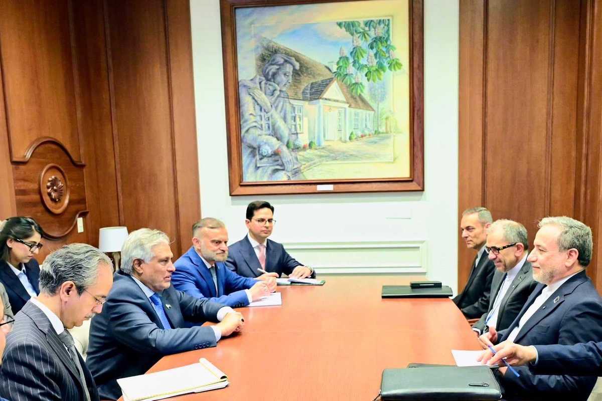 Pakistan and Iran foreign ministers meet in New York to review regional security and bilateral ties