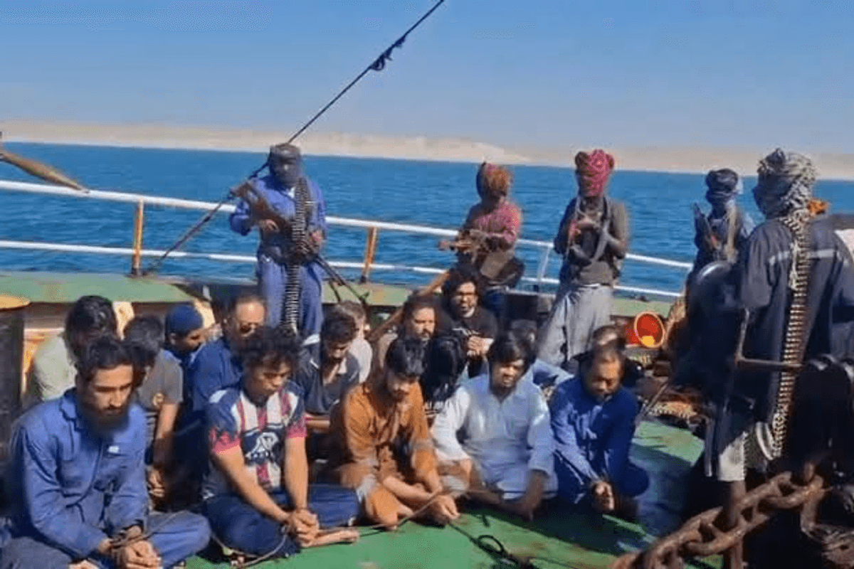 Three remaining Pakistani crew members freed from Somali pirate captivity to return home