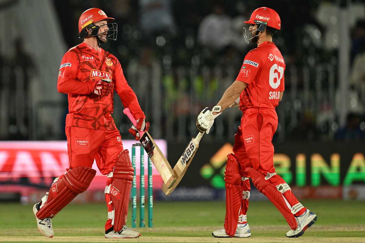 United crush Qalandars by 8 wickets in dominant start to PSL X