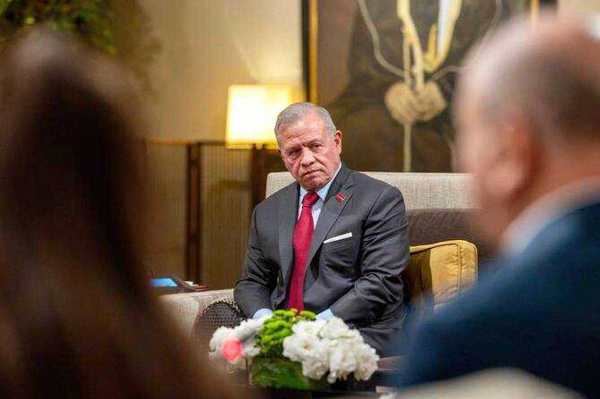 Xi urges diplomatic Middle East solution in talks with Jordan's king