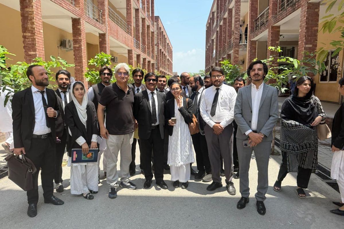 Pakistan court suspends YouTube ban on prominent journalists