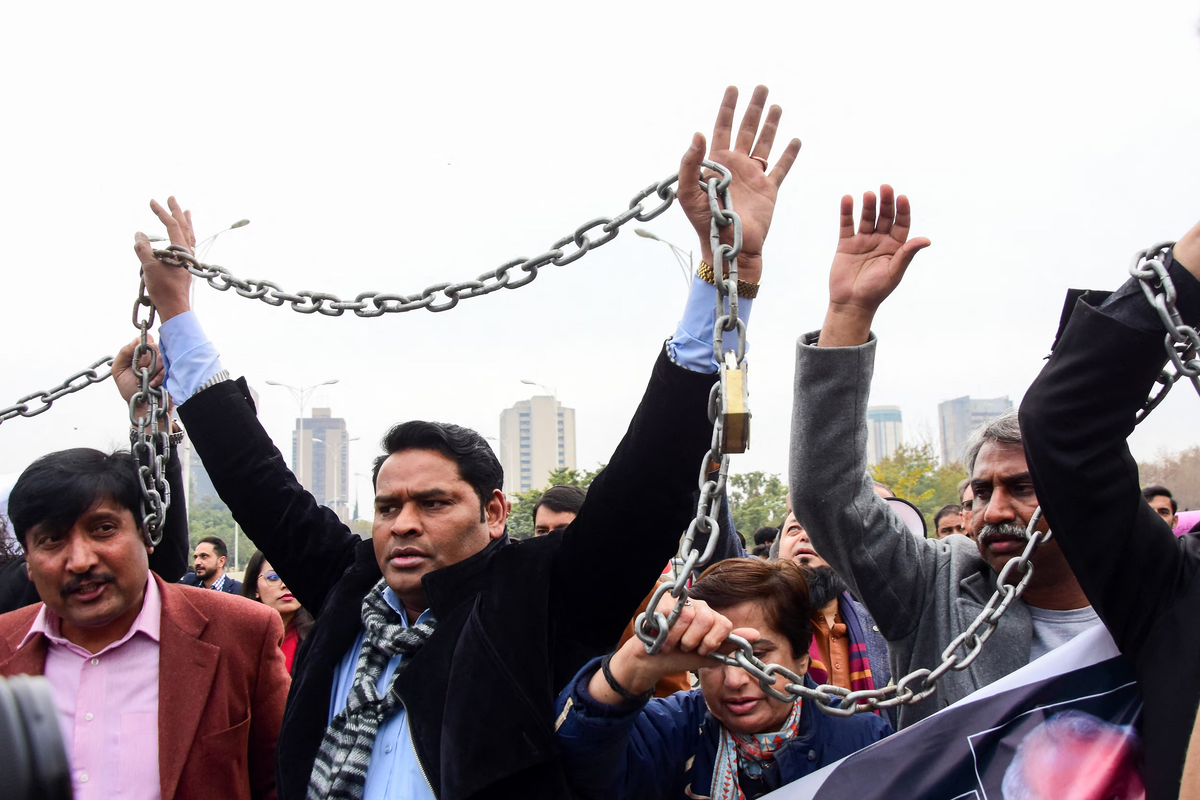 Women journalists in Pakistan face cybercrime charges over colleague’s marital spat