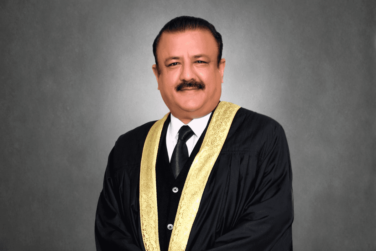 Pakistan court declares judge ineligible in contested 'fake degree case'