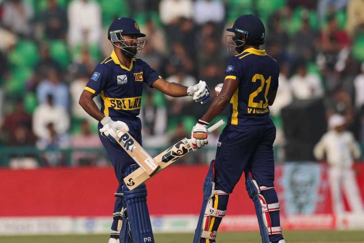 Mendis century powers Sri Lanka to 325 in tri-series final despite Pakistan's late fightback
