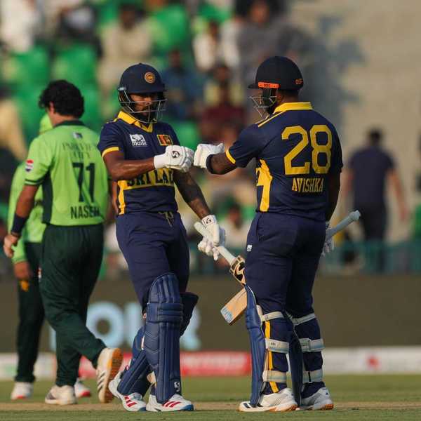 Sri Lanka thrash Pakistan to book place in tri-series final