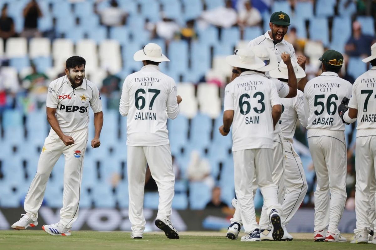 Pakistan pacers Abbas, Shahzad rock South Africa at start of 148-run chase