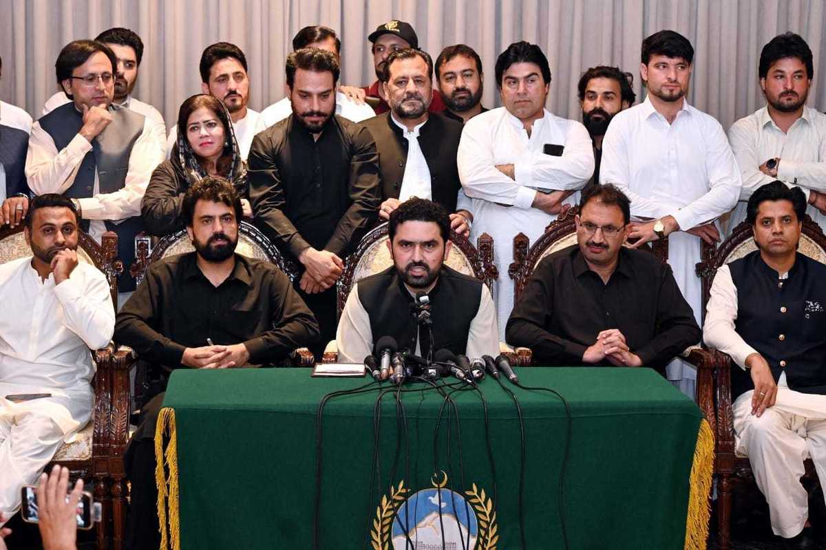 PTI postpones Islamabad long march to October 4