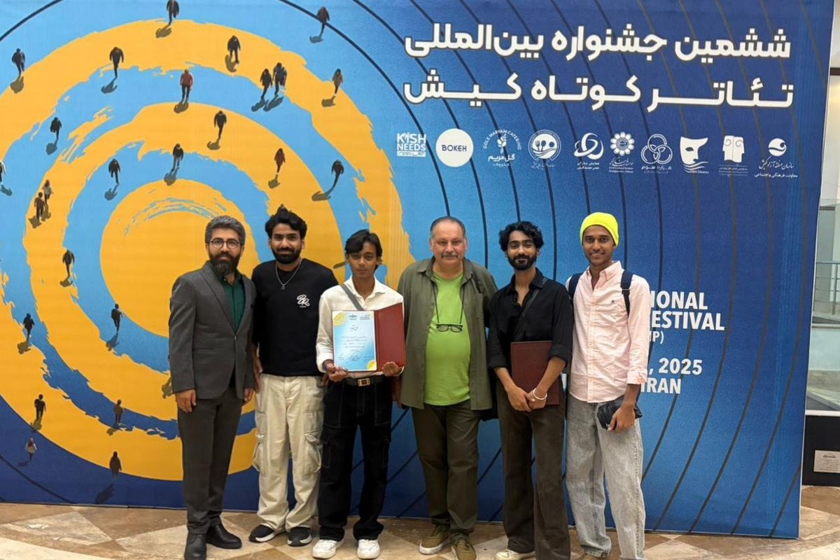A Pakistani Theatre Play Without Dialogue Wins Best Script Award at Kish International Festival