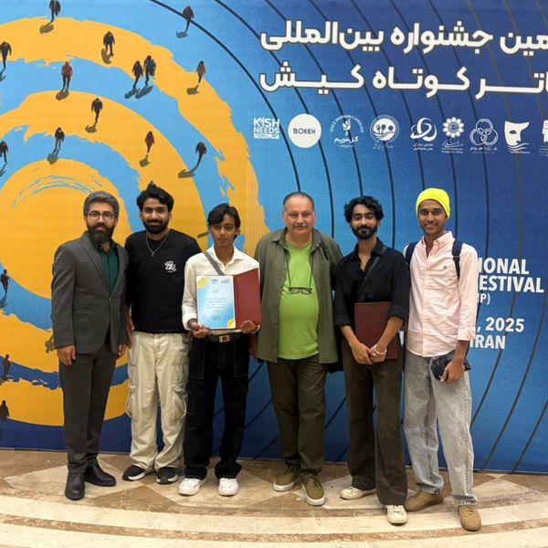 A Pakistani Theatre Play Without Dialogue Wins Best Script Award at Kish International Festival