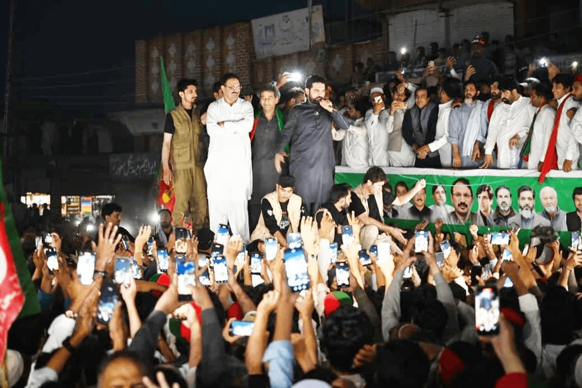 PTI march reaches Mardan as emergency fears grow in KP