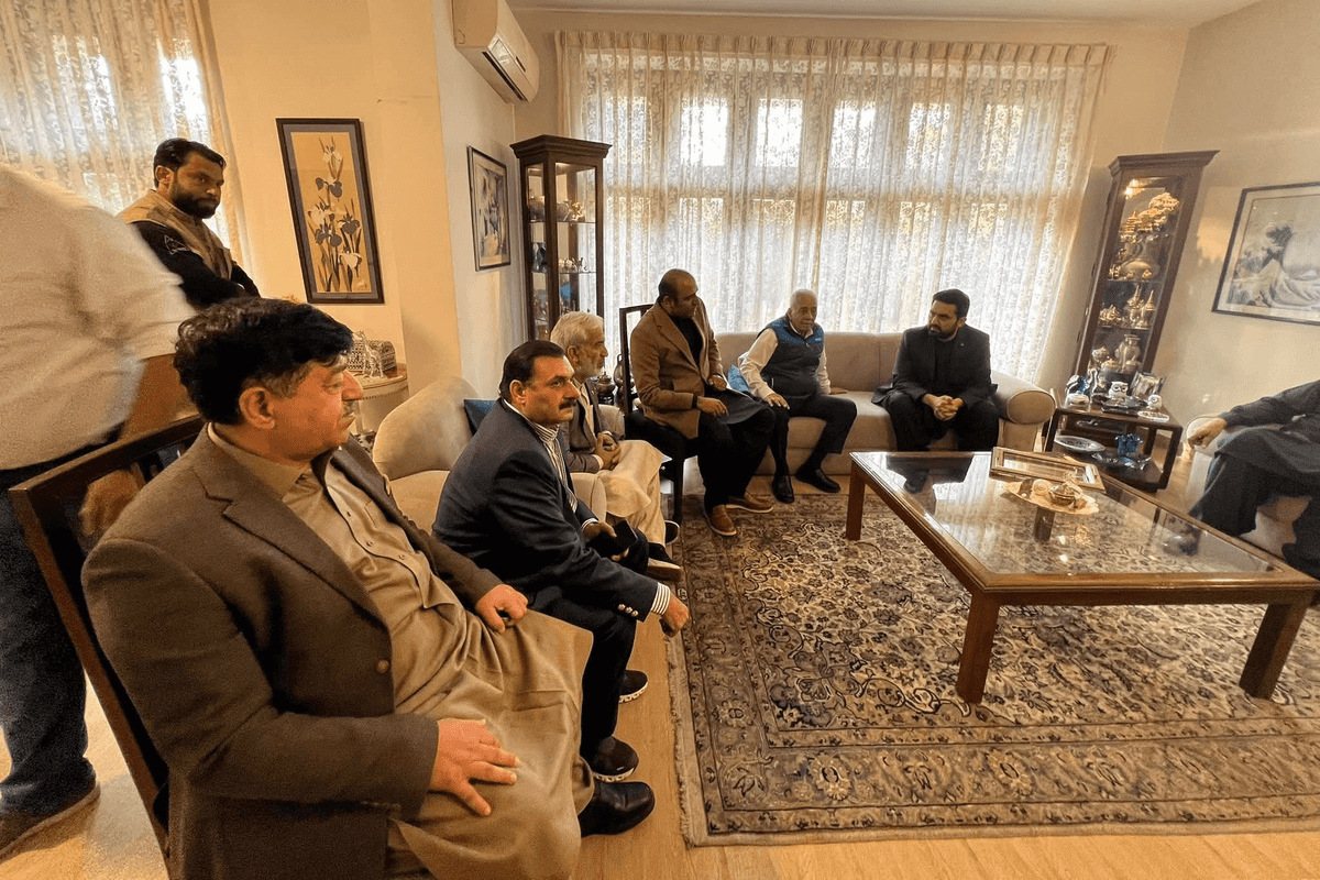 Pakistan’s KP CM meets families of jailed PTI leaders during Lahore visit to rally party