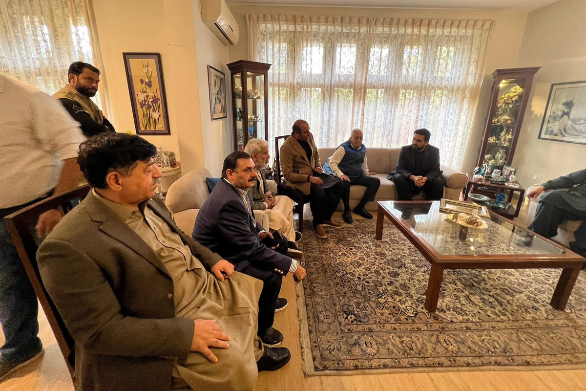 Pakistan’s KP CM meets families of jailed PTI leaders during Lahore visit to rally party