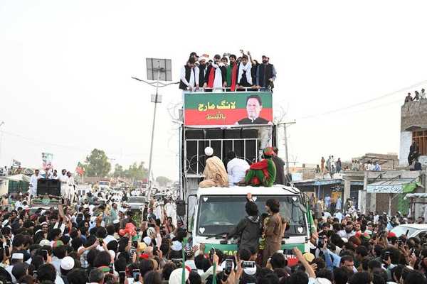 PTI launches long march toward Islamabad after talks collapse
